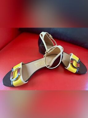Salvatore Ferragamo women Patent leather sandals, Size 7.5